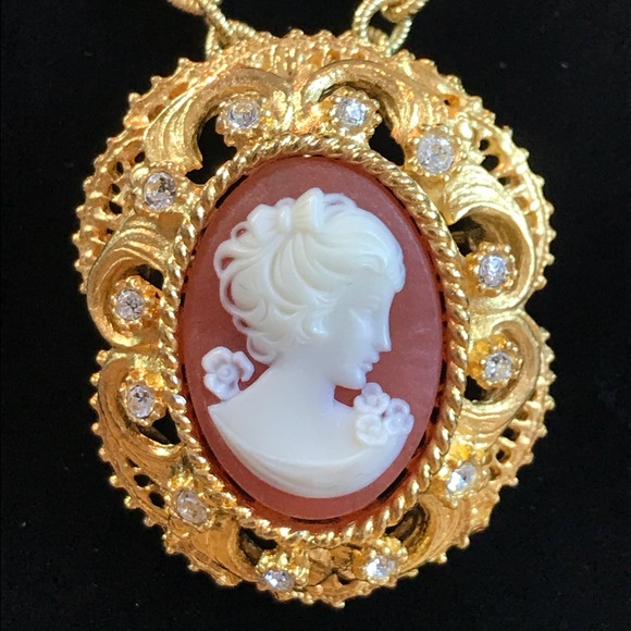 SIGNED R.J Graziano Necklace and Brooch Set - Picture 7 of 8